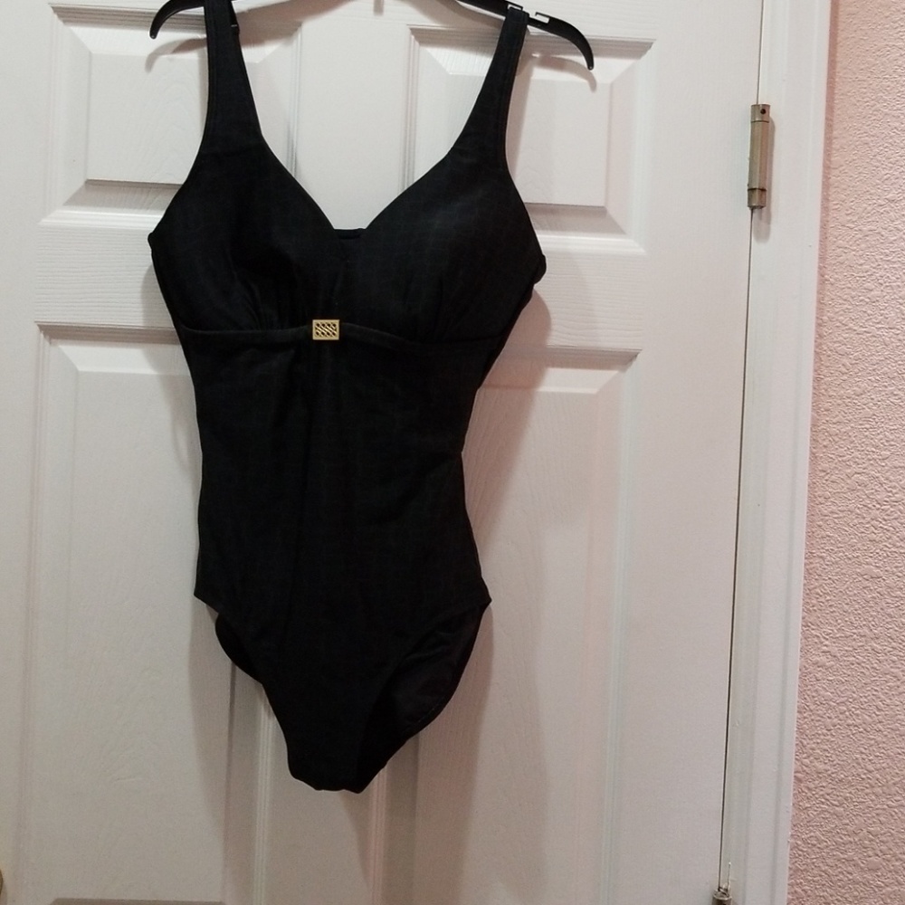 One-piece swimming suit